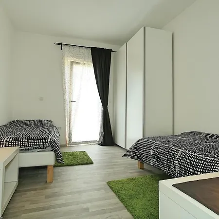 Awesome In With 2 Bedrooms And Wifi Apartment Umag