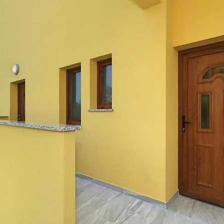 Awesome In With 2 Bedrooms And Wifi Apartment *