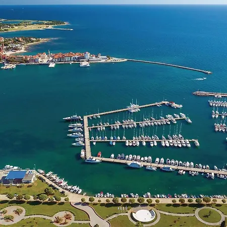 Appartement Awesome In With 2 Bedrooms And Wifi Umag